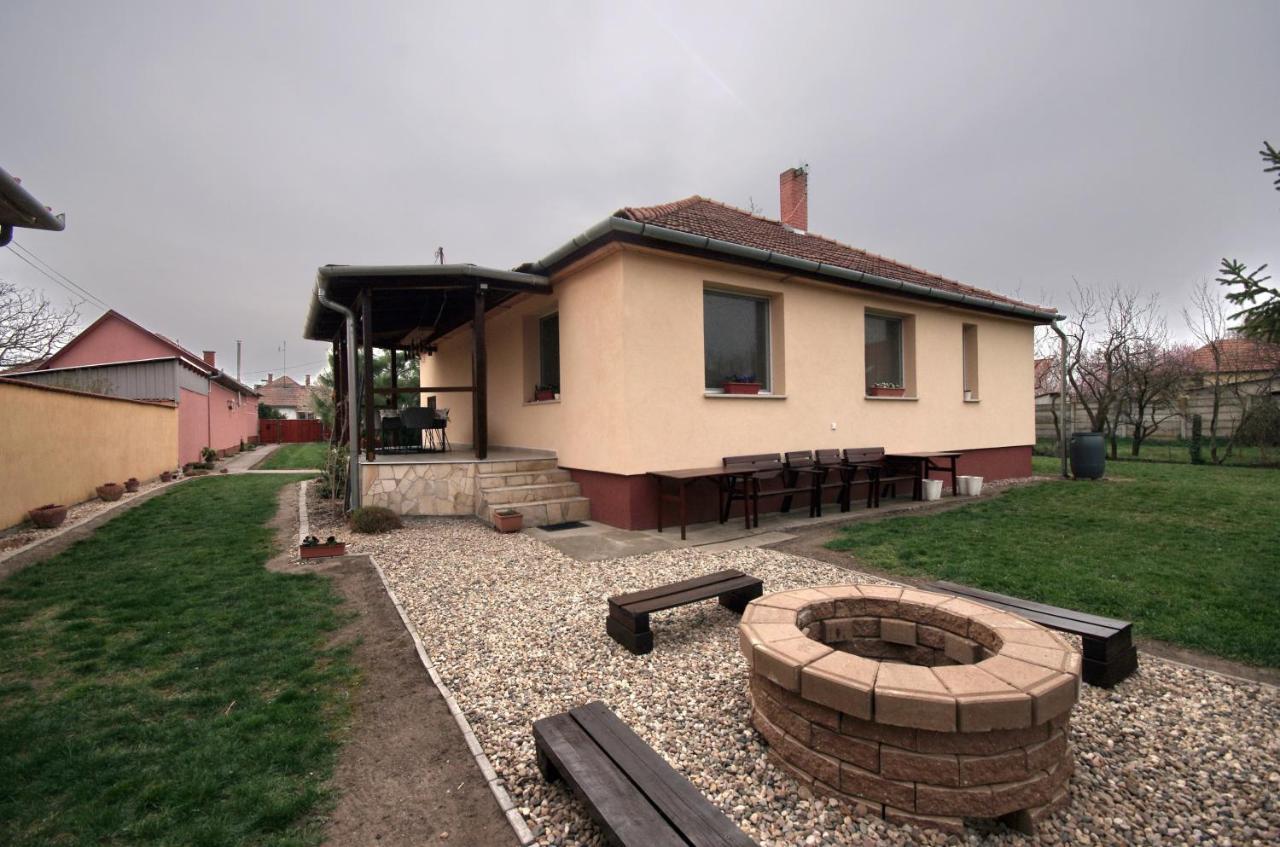 Bodza Apartman Gyula Extérieur photo